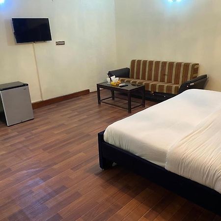 Imperial Guest House Исламабад Экстерьер фото