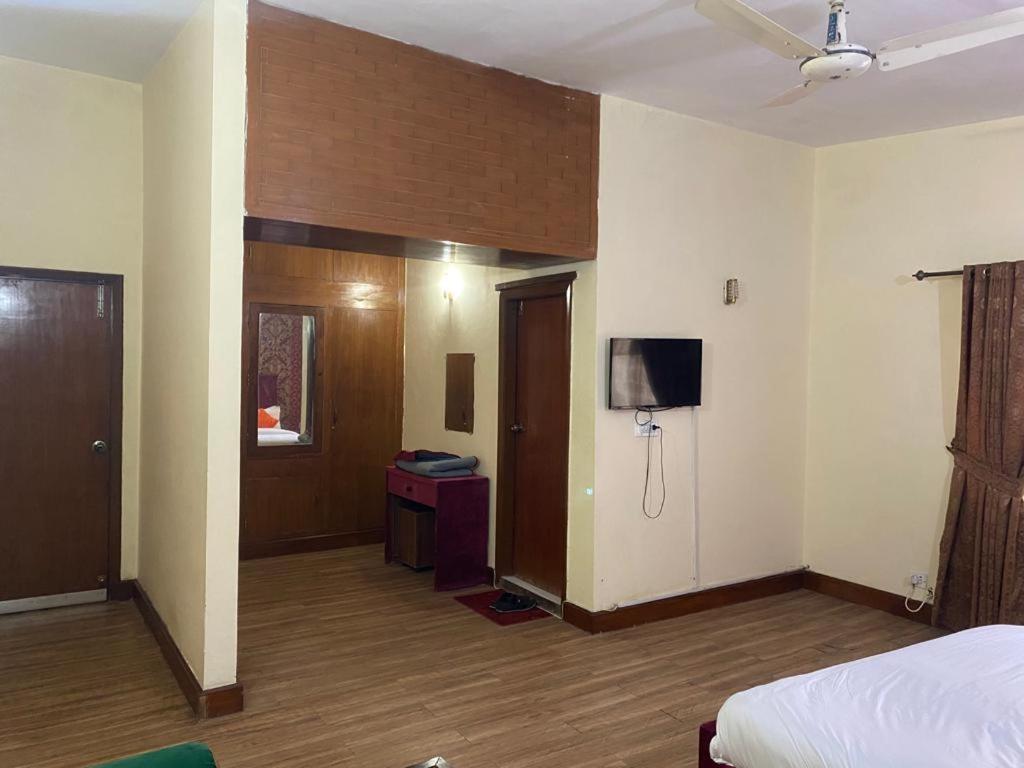 Imperial Guest House Исламабад Экстерьер фото